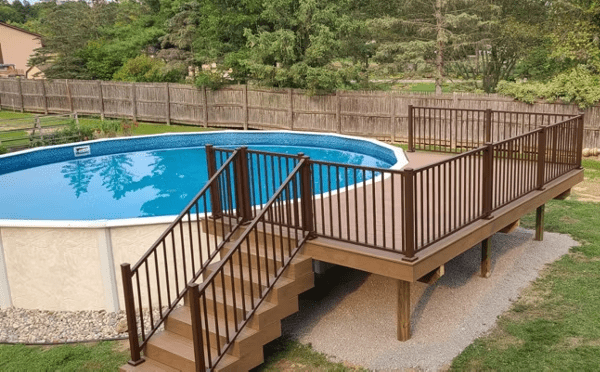 Side platform deck with elevated staircase for easy, stylish access.
