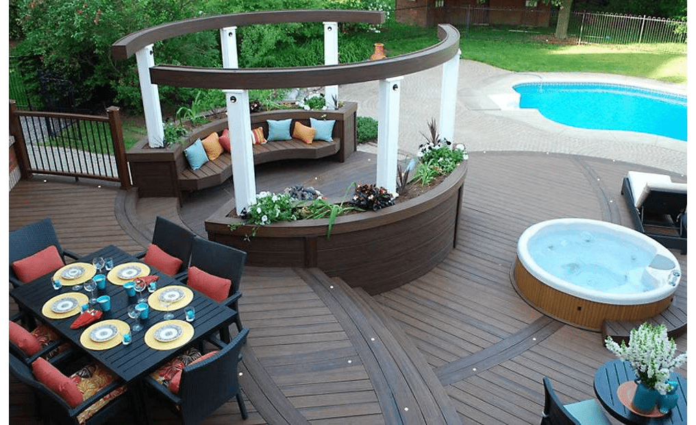 Trex pool deck in Spiced Rum, featuring warm brown tones ideal for creating a cozy, luxurious space.