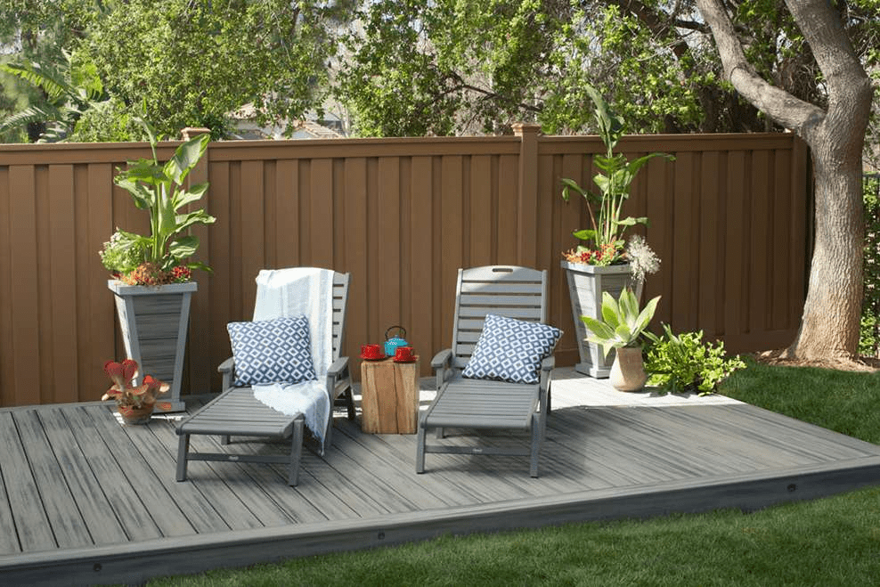 Trex coastal deck with light tones and open railing, offering a breezy and beach-inspired design.