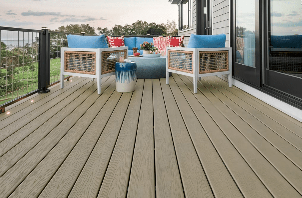 A Trex Transcend® deck in Rope Swing, with soft taupe tones.