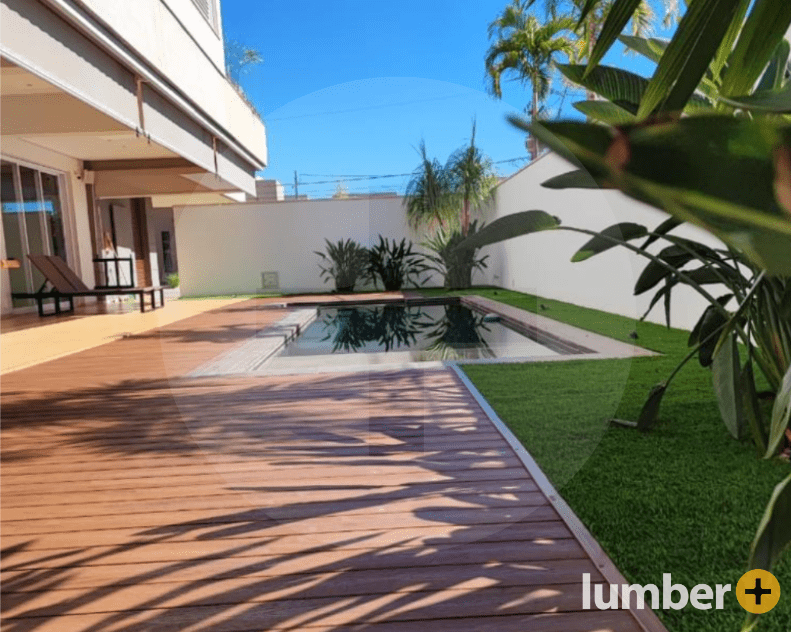 Norx® composite decking in a home’s backyard