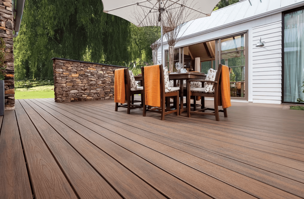 A Trex Transcend® decking in the Trex decking color option Spiced Rum.