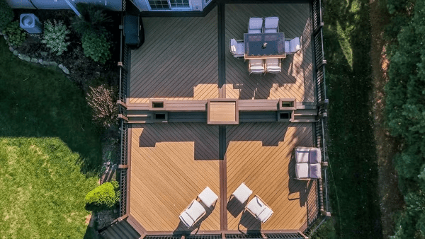 A Two-toned Trex deck with different shades of brown.