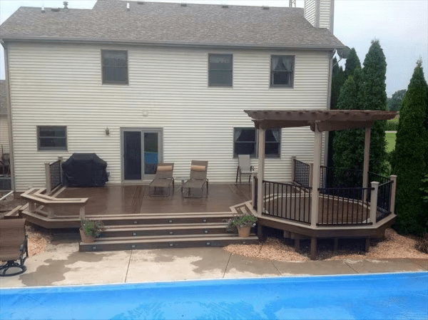 Two-toned Trex deck with an octagon pergola and contrasting dark brown and light brown decking.