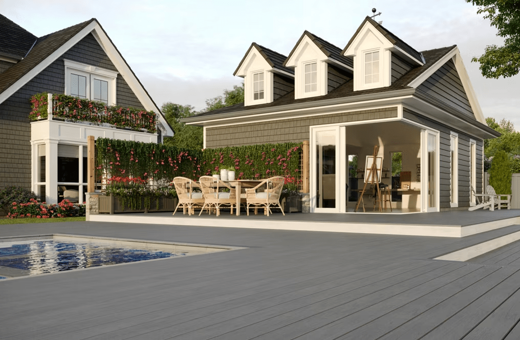 A Trex Transcend® Lineage™ deck in Trex deck color Island Mist Lineage.