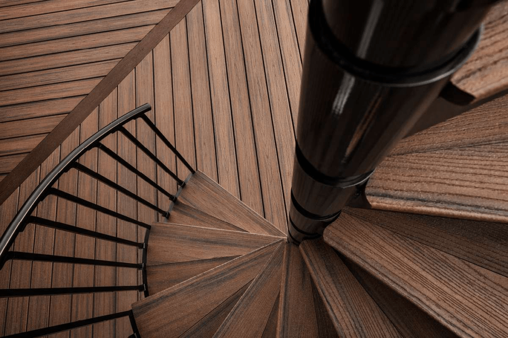 Trex® Spiral Stairs™ with Transcend Decking in Spiced Rum.