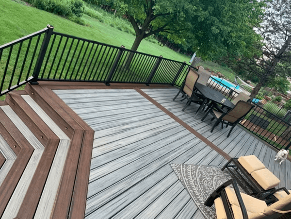 Two-toned deck in brown and gray